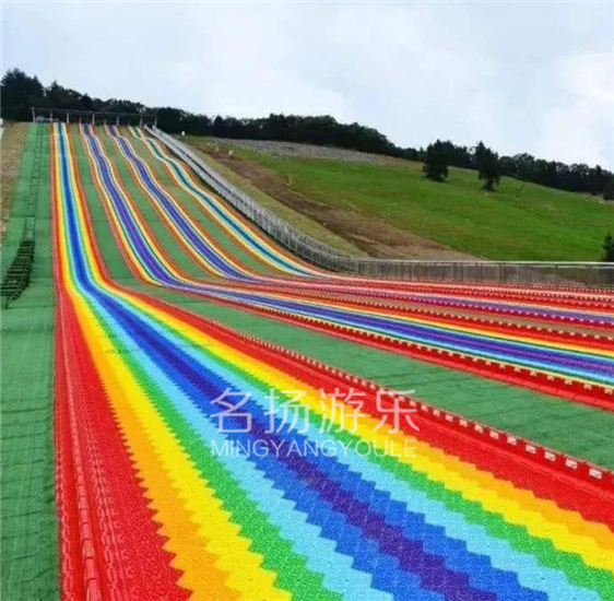 七彩滑道這兩年來越來越火，為什么呢?