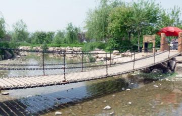 高空木質(zhì)吊橋給游客帶來什么樣的體驗？