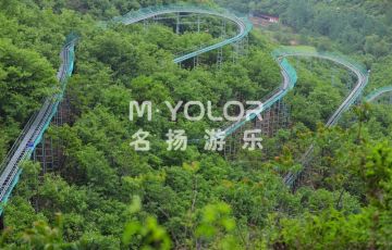 山地滑道游樂項目升級 單軌滑車架設草原景區不破壞生態